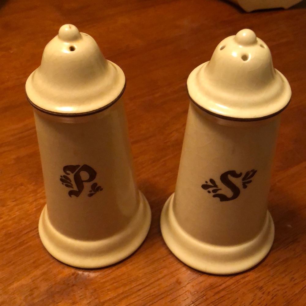 Pfaltzgraff Village Salt and Pepper Set